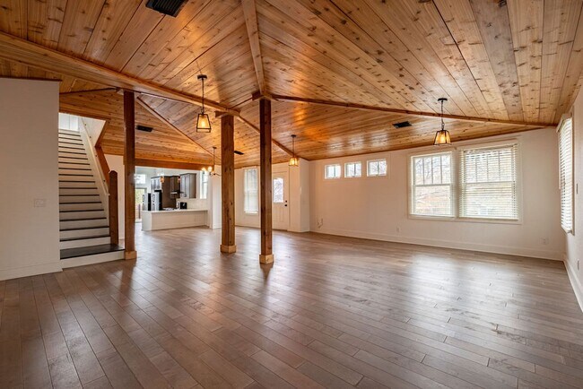 Building Photo - Tip Tier Views at this Beautiful 4 bedroom, 3 bathroom home in Central East Austin!!!