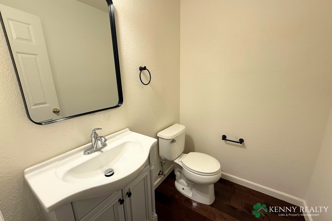 Building Photo - Townhome in the Peninsula's Most Walkable Neighborhood