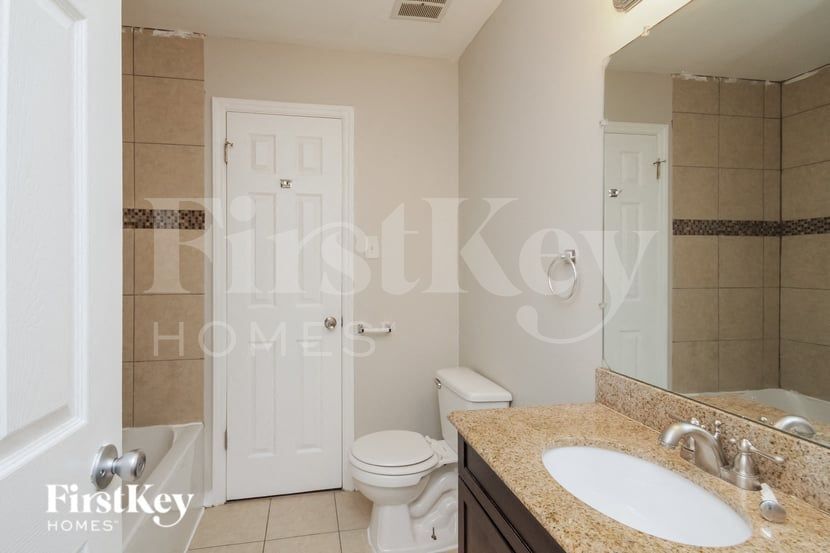 Building Photo - 438 E 191st Pl