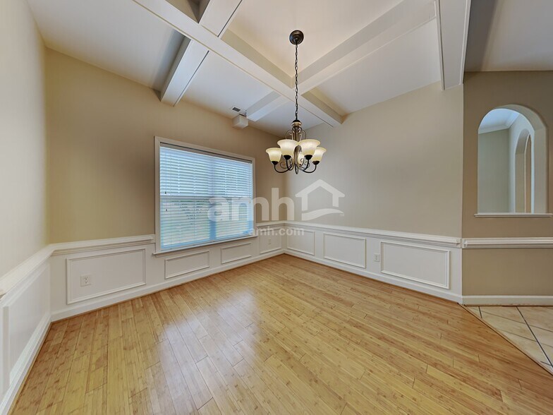 Building Photo - 405 Quick Silver Dr