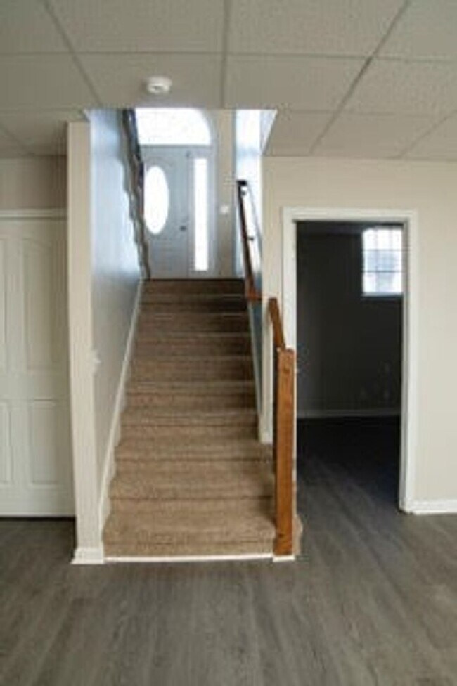 Building Photo - 514 Winding Bluff Way