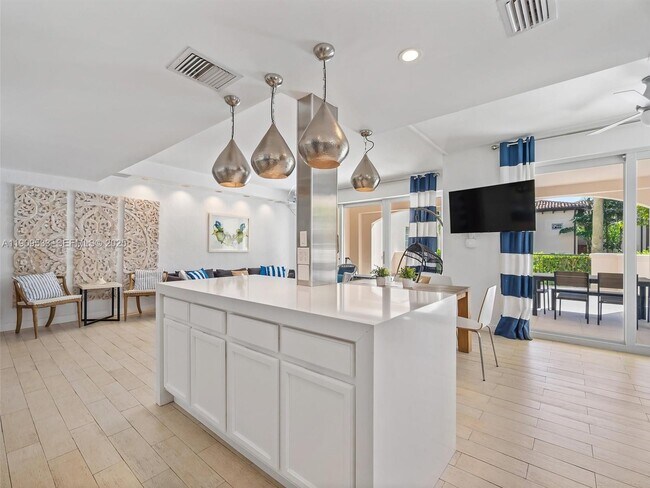 Building Photo - 19116 Fisher Island Dr