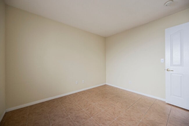 Building Photo - Summerlin - Single Story Townhome -