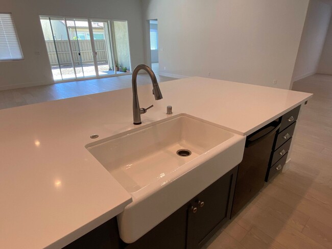 Building Photo - Stunning Like-New Home for Rent in Ellis C...