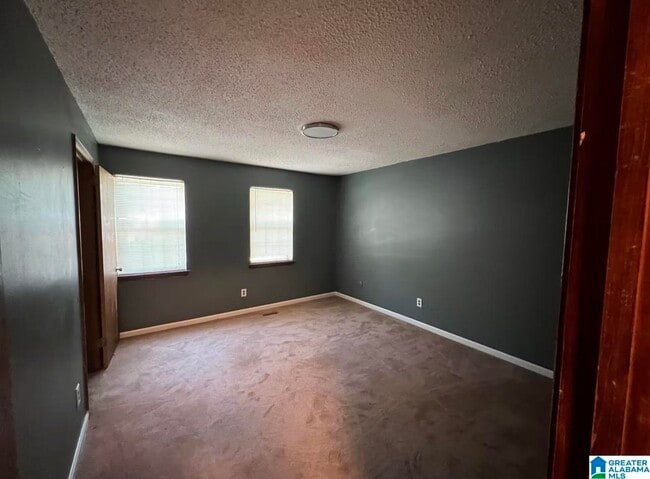 Building Photo - 656 Valley Crest Dr