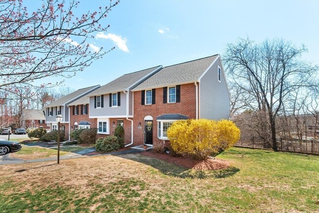 Building Photo - 320 Newbury St