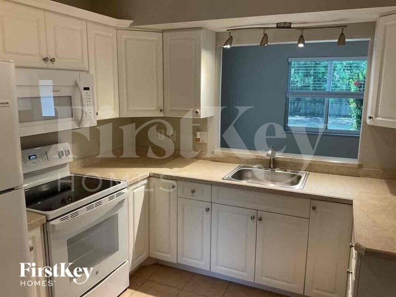 Building Photo - 557 Mayview Ave NW