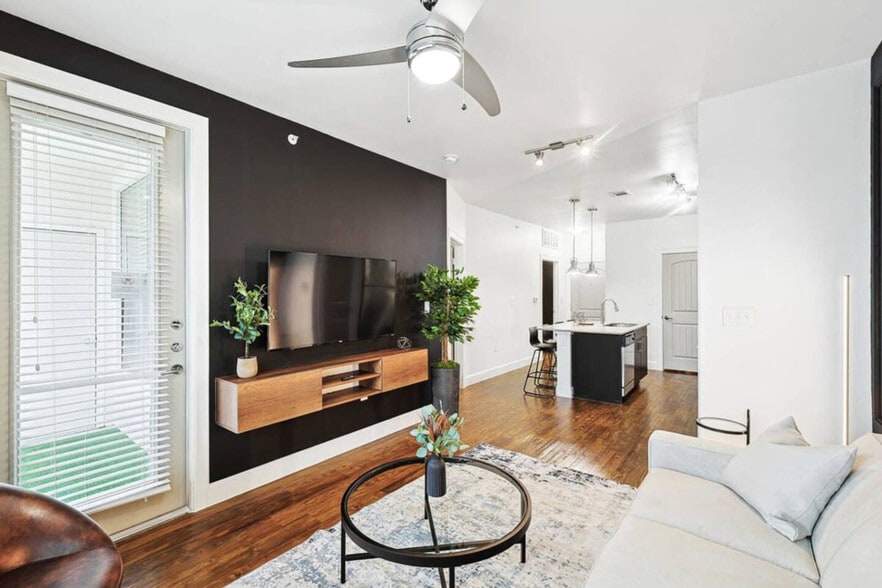 Building Photo - 5752 Town and Country Blvd