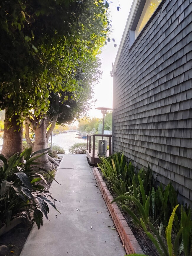 Building Photo - 469 Sherman Ave