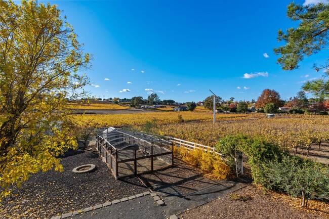 Building Photo - 3-Bed, 3-Bath Home with Spacious Layout an...