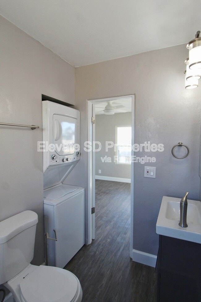 Building Photo - 4685 Hamilton St
