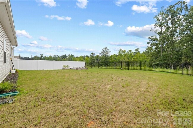 Building Photo - 144 Babbling Brk Dr