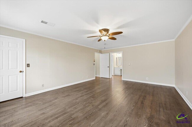 Building Photo - 5056 Wellington Dr