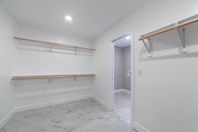 Building Photo - 1211 Shallow Ridge Cir