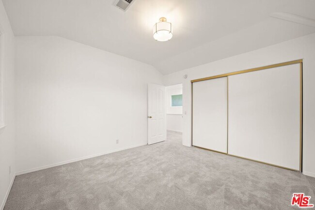 Building Photo - 10384 Northvale Rd