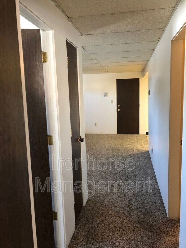 Building Photo - 805 W Villard St