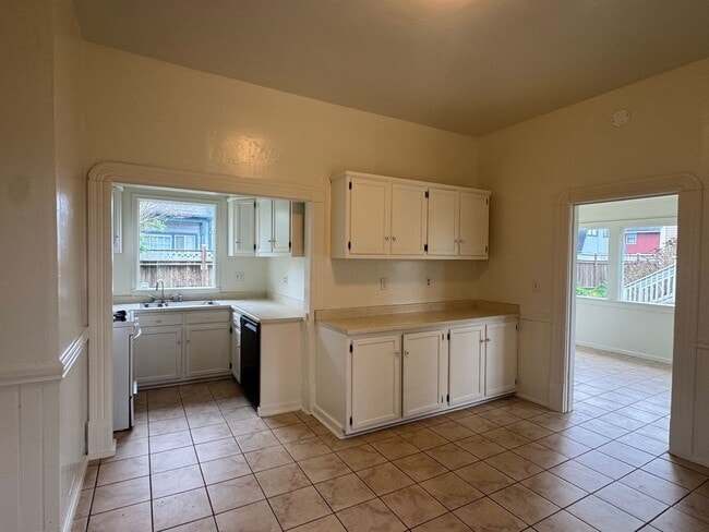 Building Photo - 226 Long St