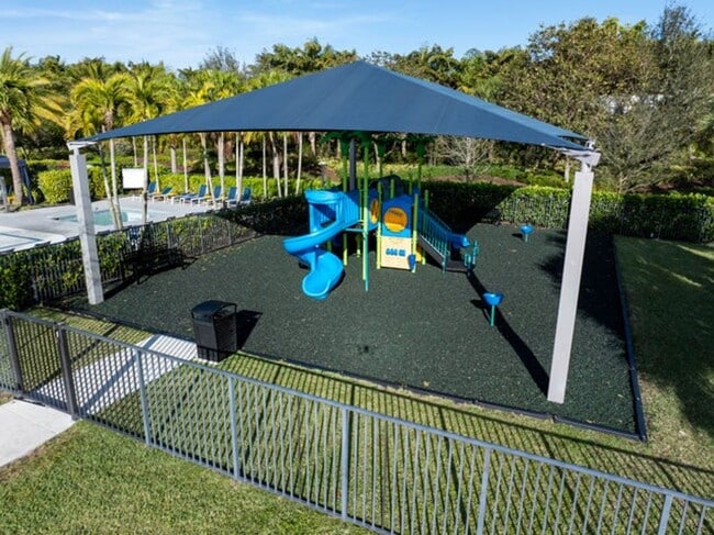 Building Photo - 17081 Five Waters Ave