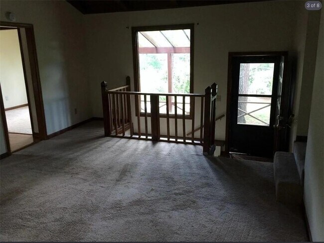 Building Photo - 257 Castleair Dr NE