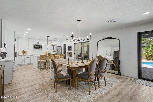 Building Photo - 5140 E Poinsettia Dr