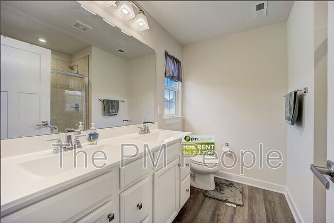 Building Photo - 32 Wiltshire Cir