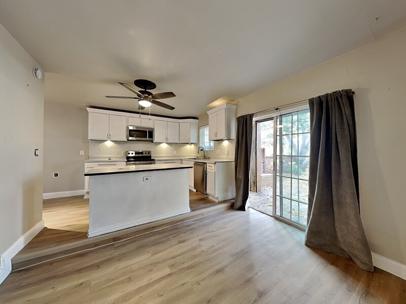 Building Photo - 2986 Buttonwood Dr