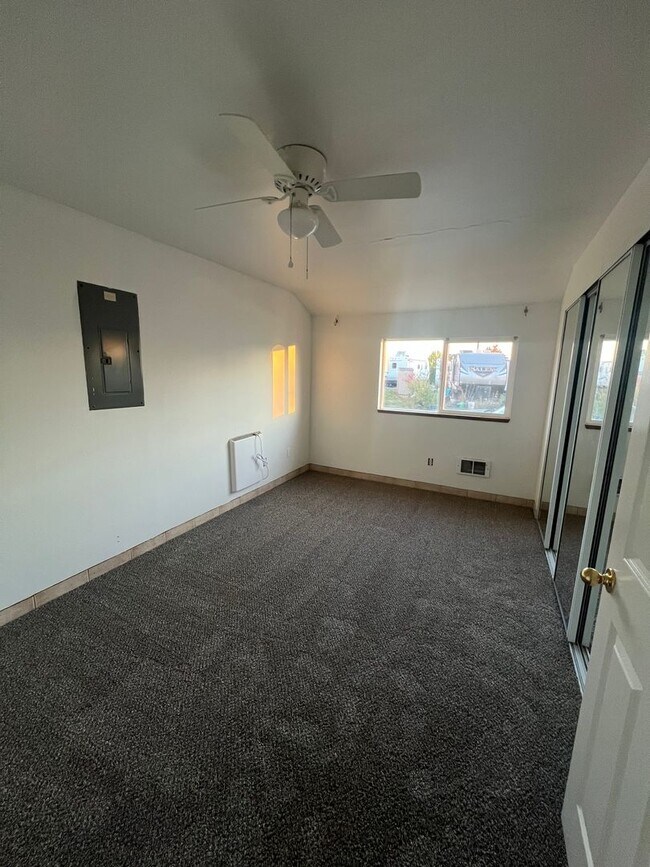 Building Photo - 1 Bed 1 Bath Available for Rent in Kent!