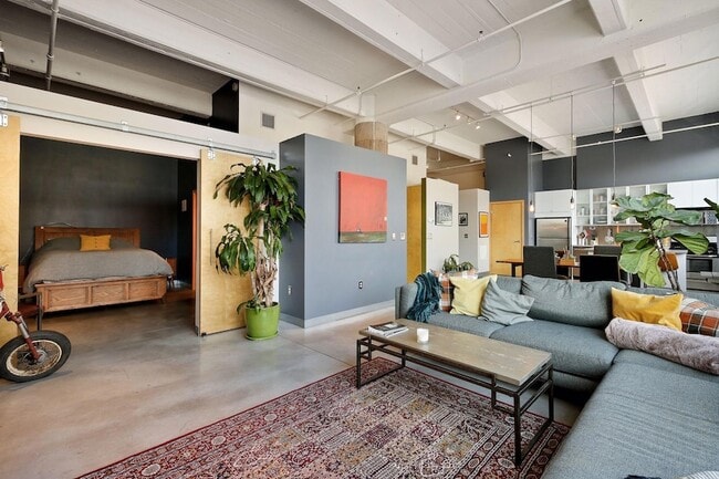 Building Photo - 700 N Washington Ave