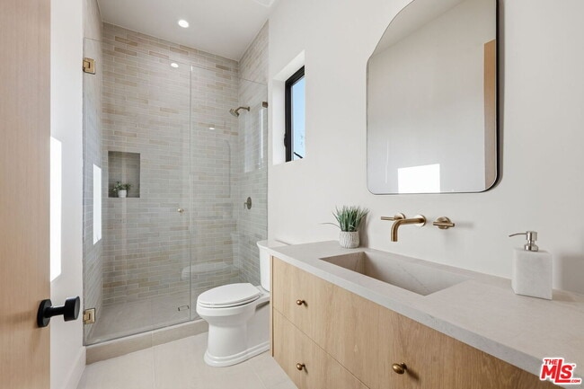 Building Photo - 16643 Addison St