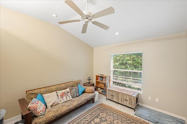 Building Photo - 109 39th Dr