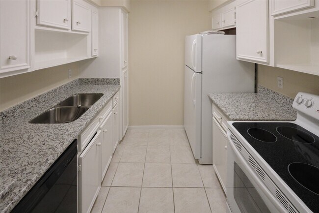 Building Photo - 1223 Augusta Dr