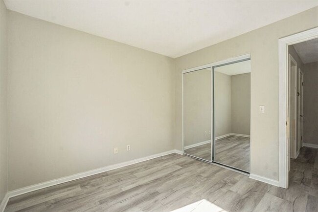 Building Photo - Charming, fully remodeled 2-Bed/1-Bath Par...