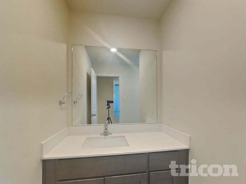 Building Photo - 1917 Belmont Dr