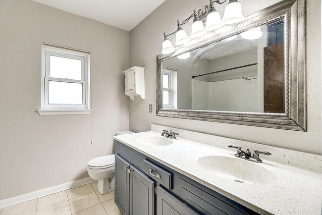 Building Photo - 3121 Seafoam Dr