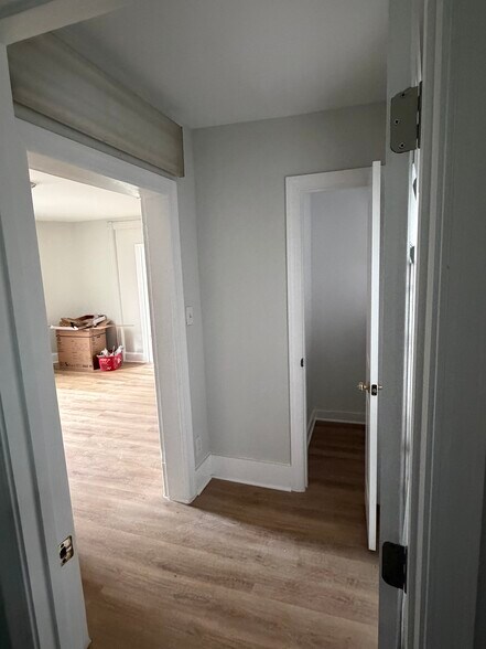 Building Photo - 531 W John St