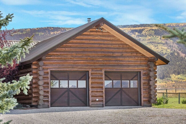 Building Photo - 1330 Larsen Ln