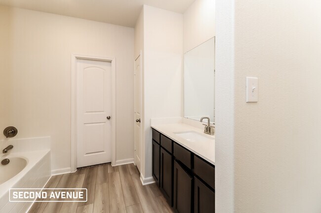 Building Photo - 504 Bennie Leonard St