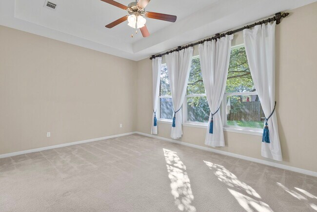 Building Photo - 2406 Sweetwater Ln