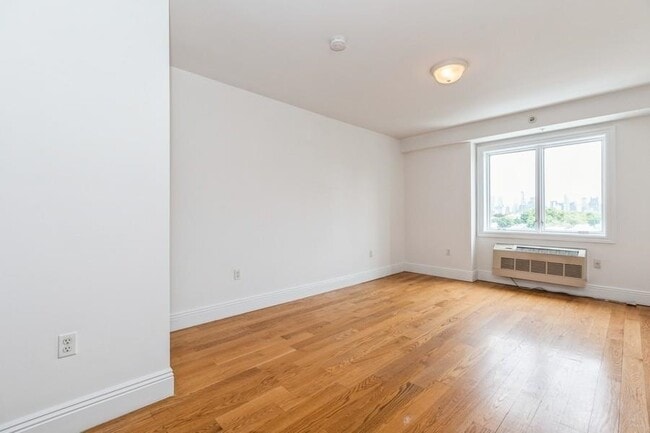 Building Photo - 125 43rd St