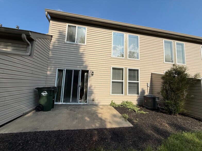 Building Photo - 6549 Twin Lakes Dr