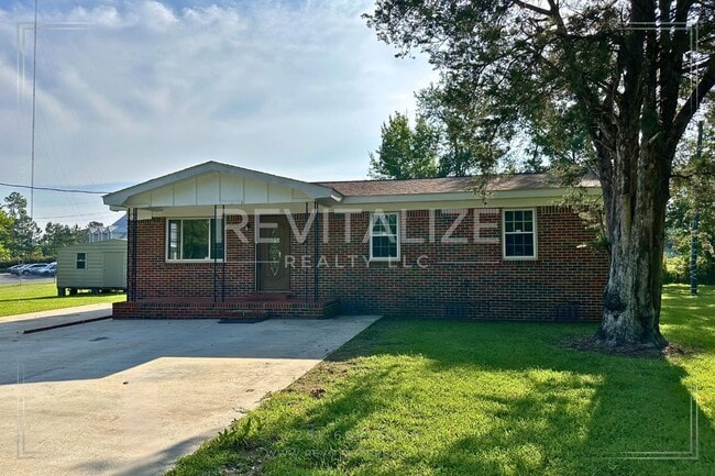 Primary Photo - AVAILABLE NOW! 3 Bedroom/2 Bathroom House ...