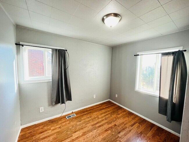 Building Photo - Charming West Bremerton Home