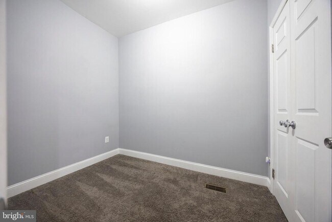 Building Photo - 10 N Ellwood Ave