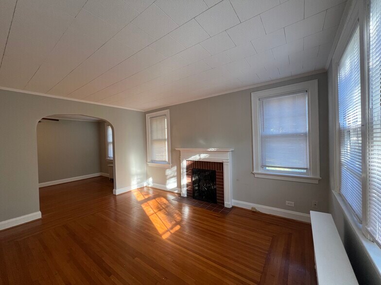 Building Photo - 6225 Robison Rd