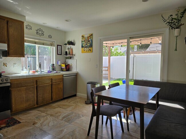 Building Photo - Updated - one story home in Moorpark's desirable Peach Hill neighborhood