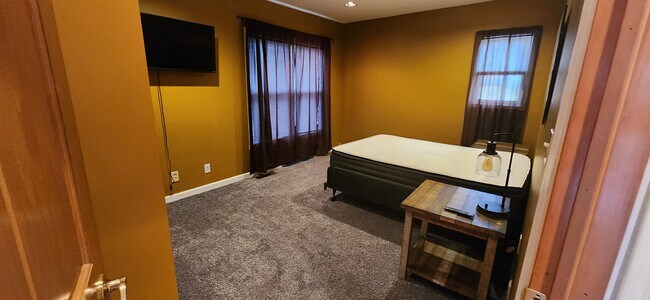 Building Photo - 1224 Woodlawn Dr