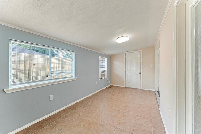 Building Photo - 1410 PI Cir