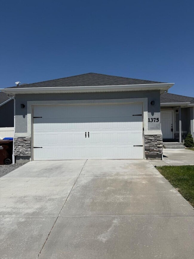 Building Photo - 1375 E Rachel Way