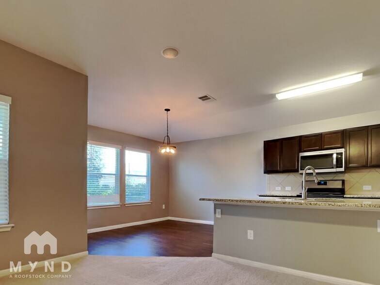 Building Photo - 1100 Mitchell Dr