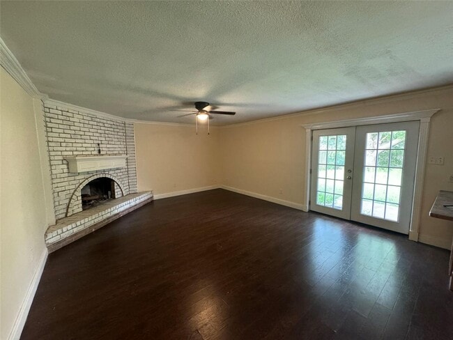 Building Photo - move in ready!